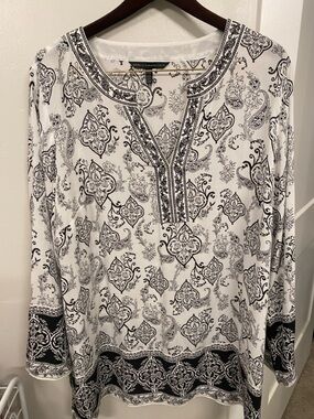 White House Black Market Black and White Paisley-Print Tunic